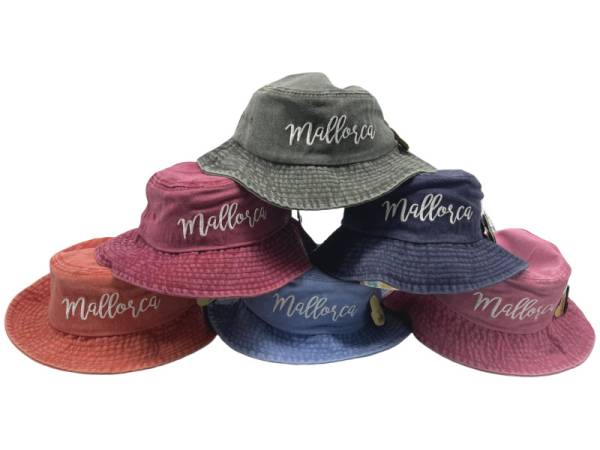 8975259 - Capulina sombrero pastel mallorca logo in the midle