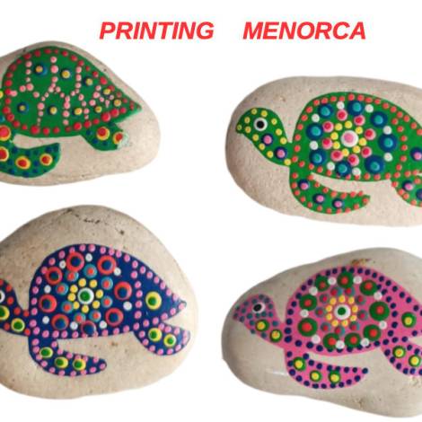 7334723 - Etnico iman piedras tortugas puntos colores Menorca