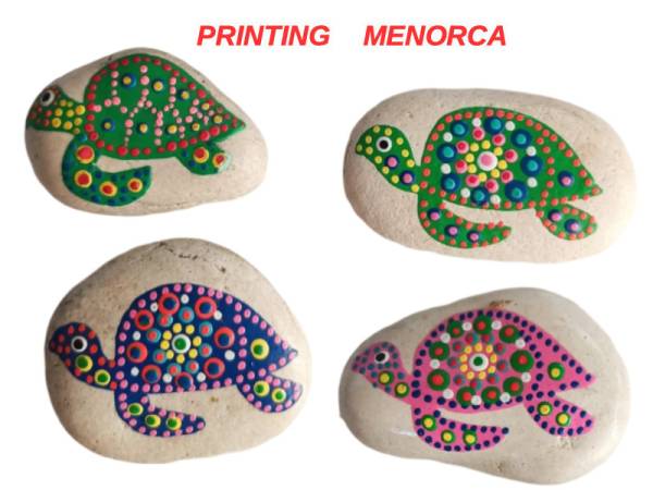 7334723 - Etnico iman piedras tortugas puntos colores Menorca